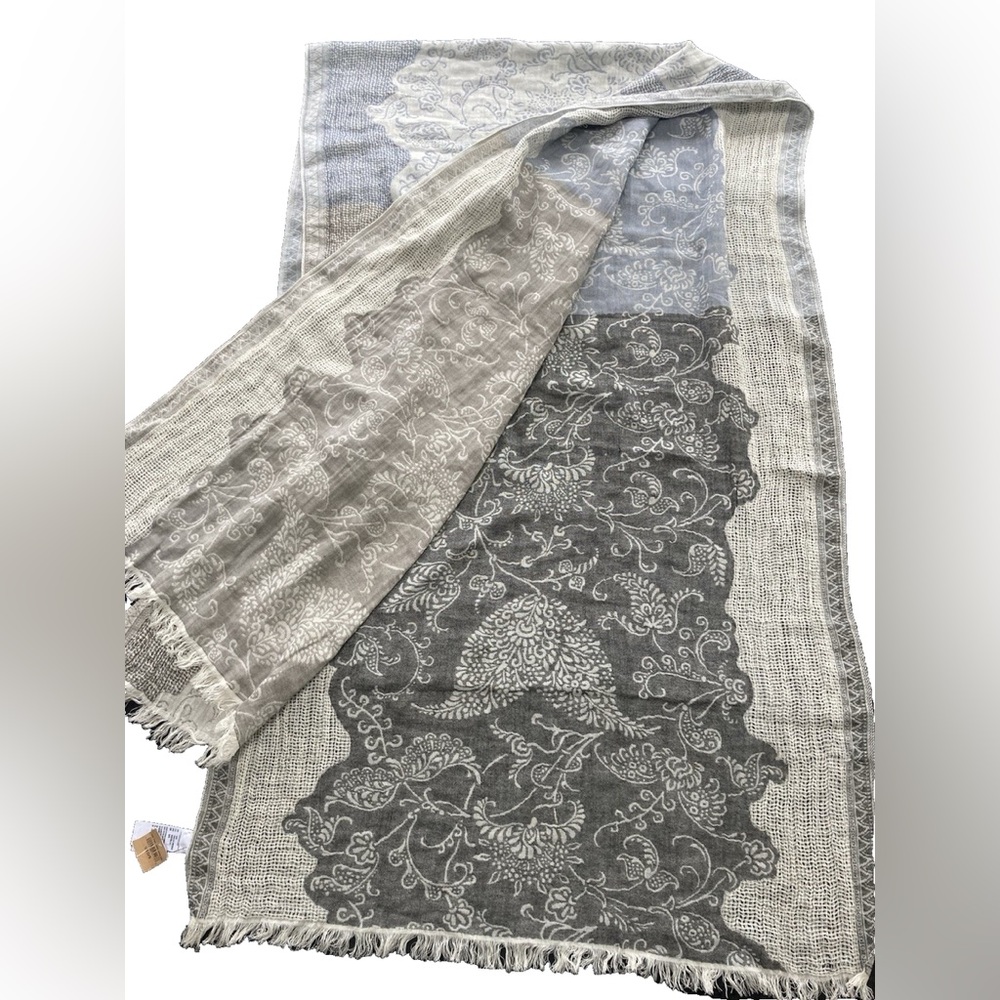 American Eagle Baroque Print Pashmina Shawl/Scarf 🧣✨